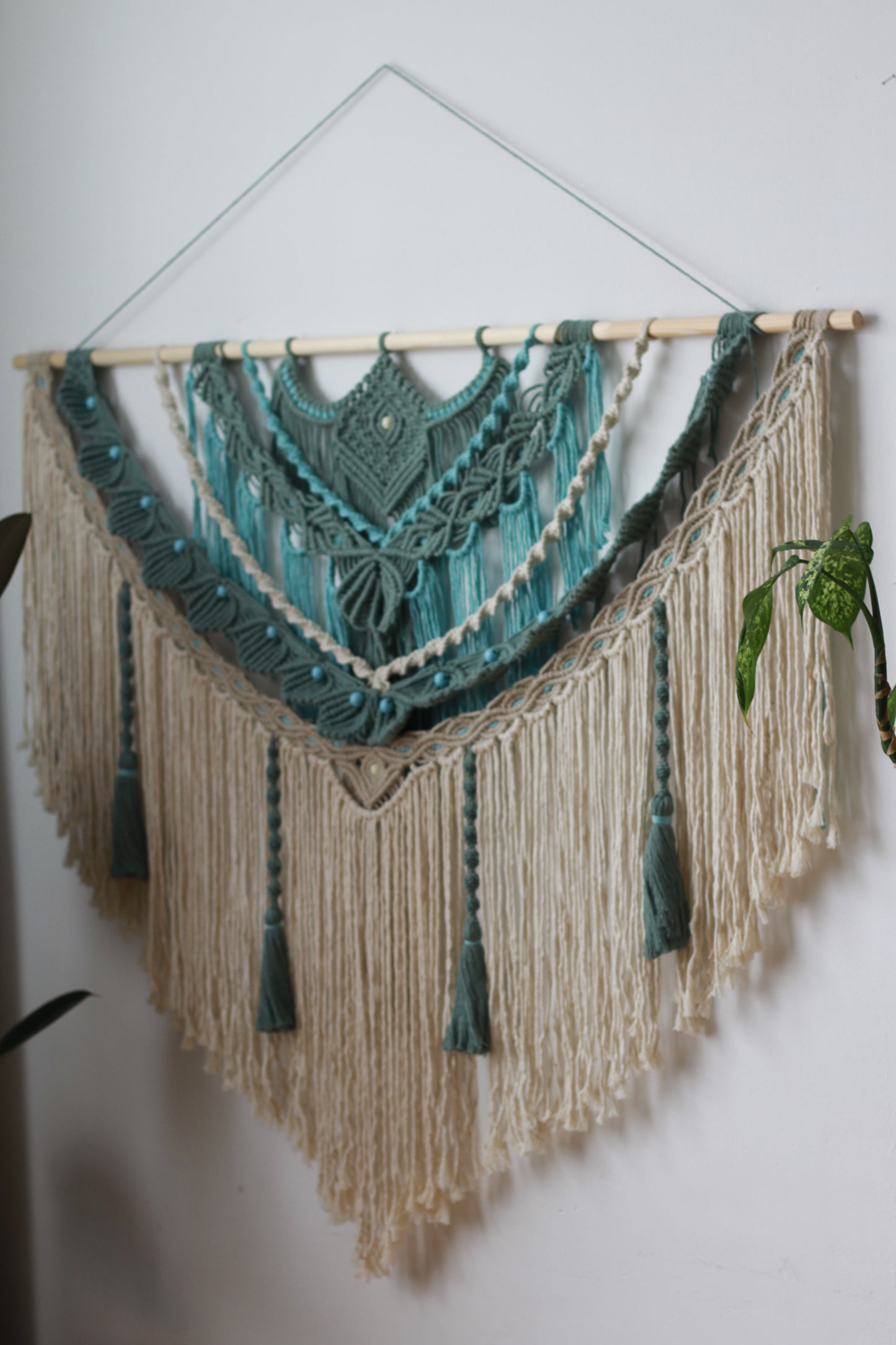Wall Hanginng   Size:  126/137 cm